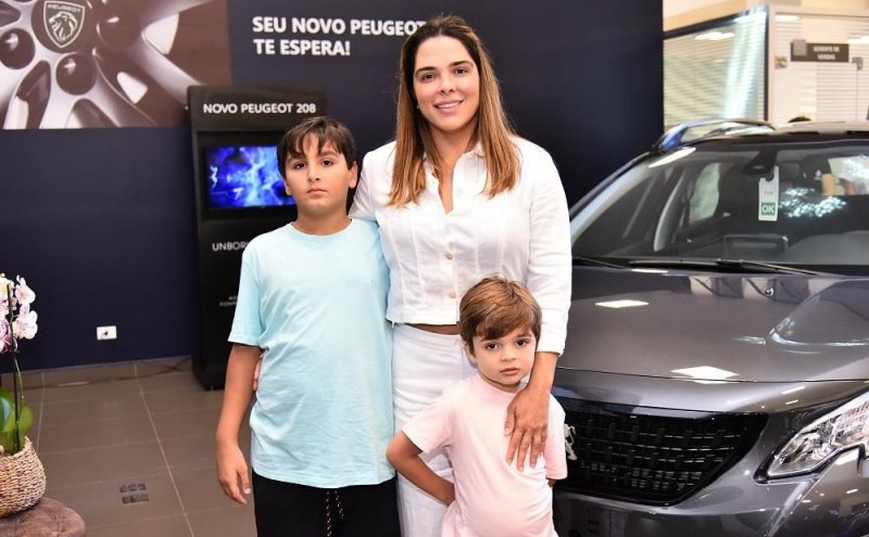 No próximo domingo, DIA 24, a arrojada empresária POLIANA MIRANDA comemora aniversário ao lado dos filhos Arthur e Rafael
