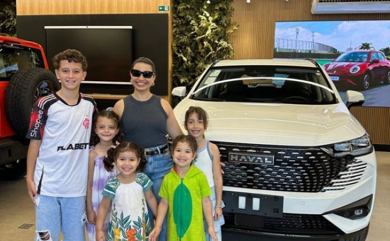 Registrei SIBELE SENA BERNARDINO VERAS com as filhas as pequenas Olívia, Aurora e Serena, e seus amiguinhos os irmãos Davi e Alice na concessionária GWM Mega Motors em Cacoal/RO