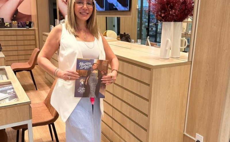 KELLY POLIZELLO da CONTÁGIO JOIAS E ÓTICA será a capa da 16ª Edição da REVISTA MARISA LINHARES que circulará no próximo mês de junho em versão impressa e on line.