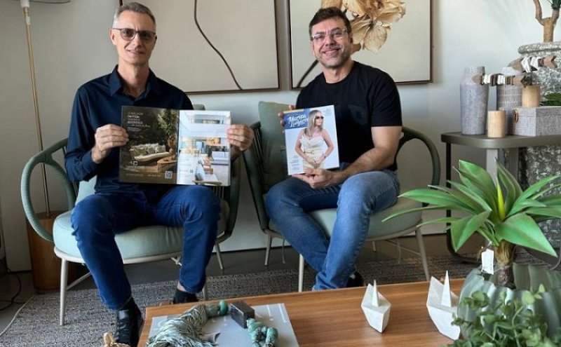16ª Edição da Revista Marisa Linhares  entregues aos empresários Otávio Foli e Wender Garcia da CASA & DECORAÇÃO em Cacoal