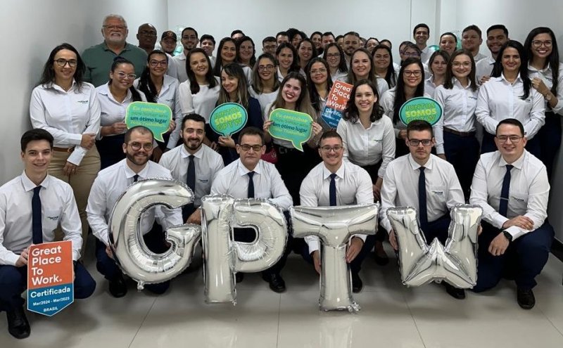 No último dia seis, a cooperativa financeira SICOOB FRONTEIRAS recebeu pela terceira vez consecutiva o Selo GPTW e transmitiu para todas suas agências em Rondônia